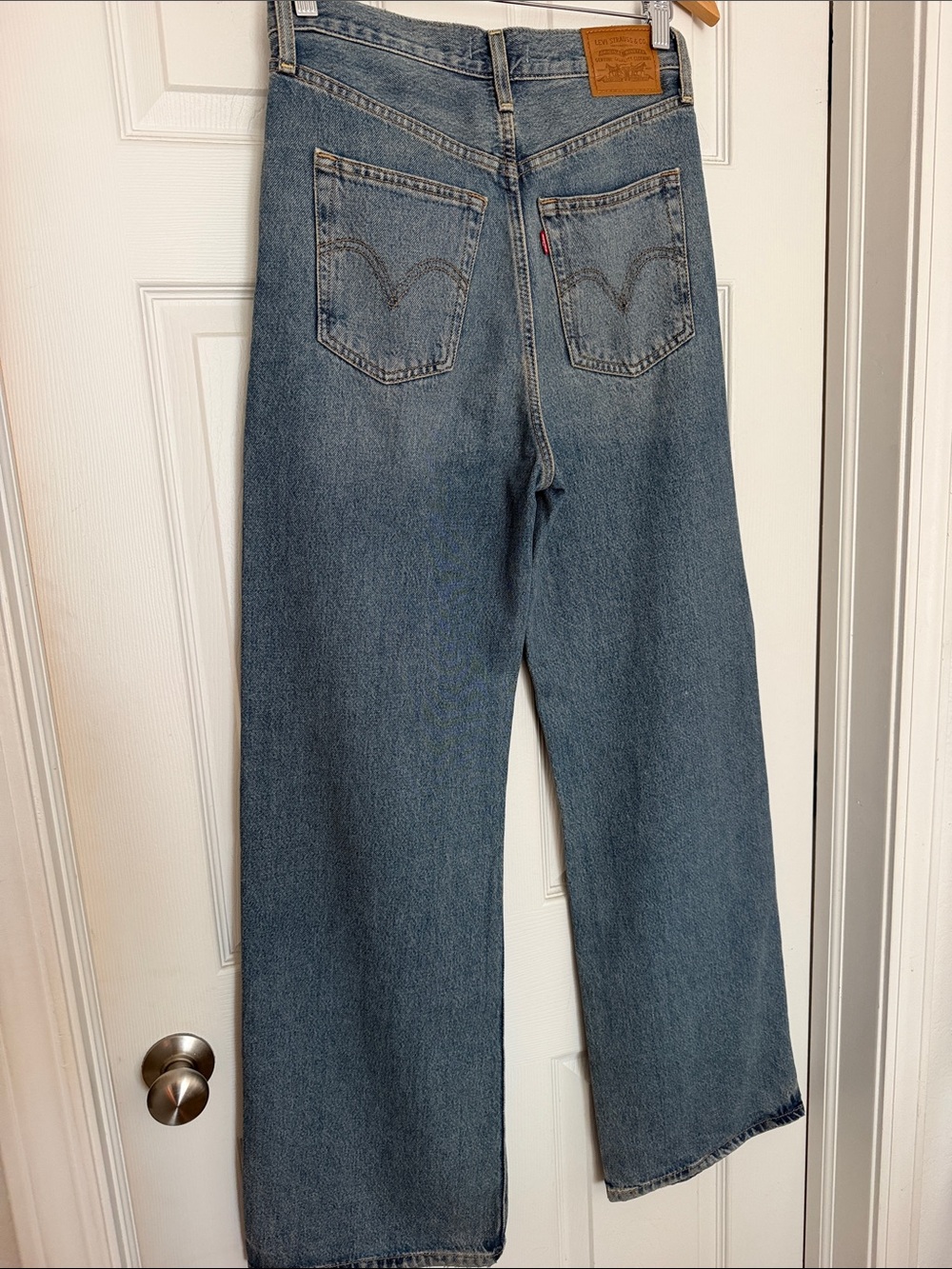 Levi’s Ribcage Wide Leg Jean - Picture 3 of 4